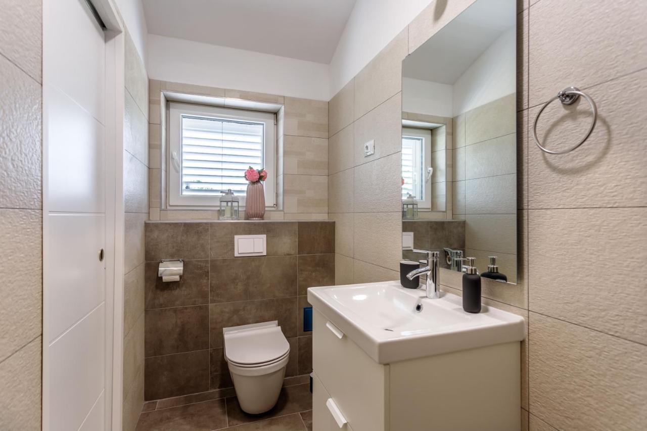 Casa Di Oliva-House With Heated Pool & Jacuzzi In Trilj, Croatia Villa Exterior foto