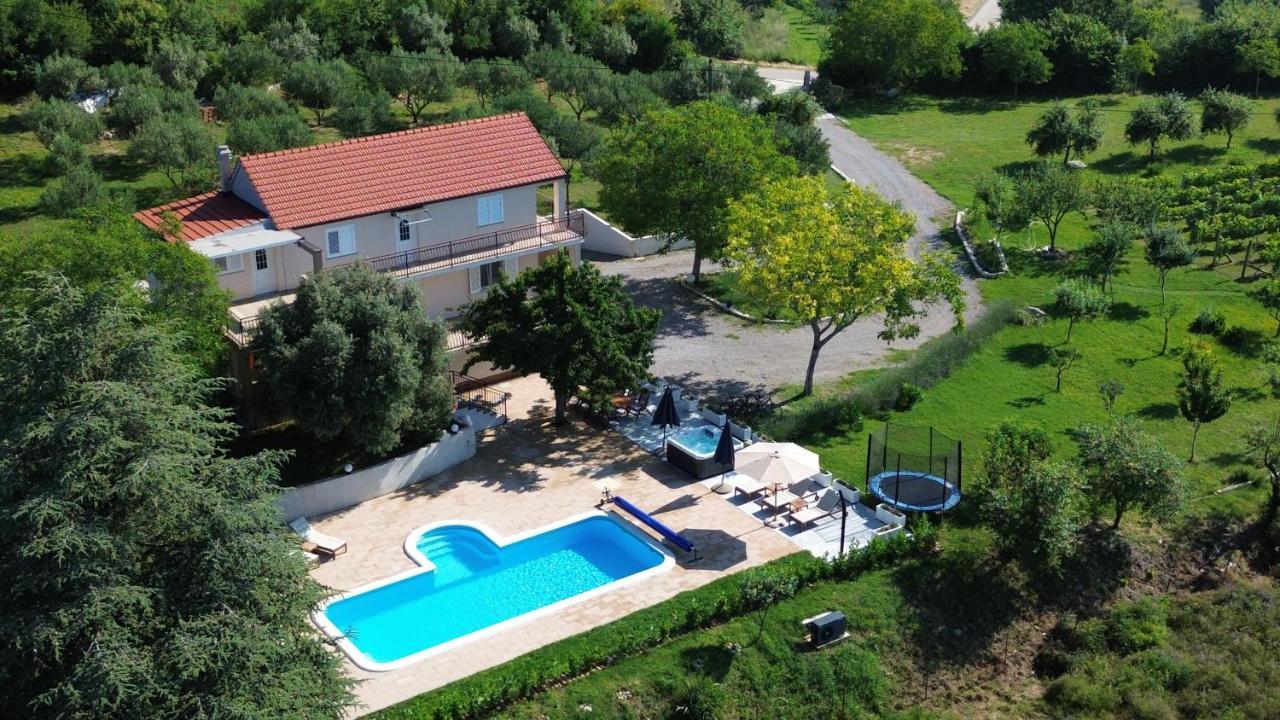 Casa Di Oliva-House With Heated Pool & Jacuzzi In Trilj, Croatia Villa Exterior foto