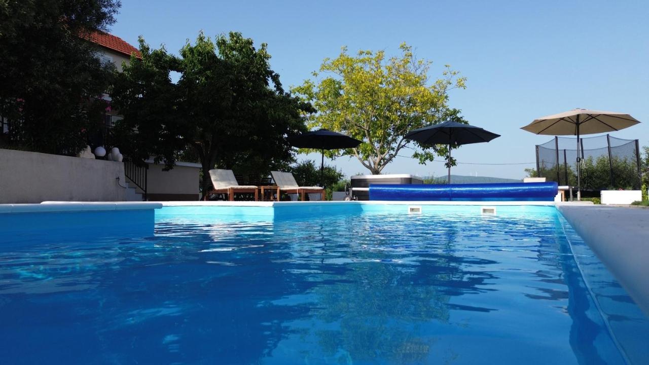 Casa Di Oliva-House With Heated Pool & Jacuzzi In Trilj, Croatia Villa Exterior foto